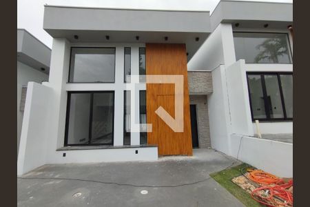 Casa à venda com 160m², 3 quartos e 2 vagas Casa à venda com 160m², 3 quartos e 2 vagasFachada