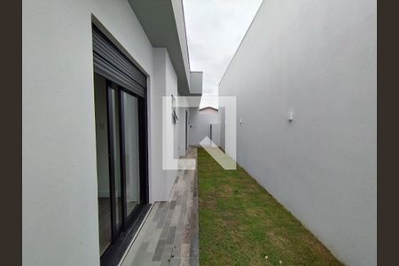 Casa à venda com 160m², 3 quartos e 2 vagas Casa à venda com 160m², 3 quartos e 2 vagasÁrea externa