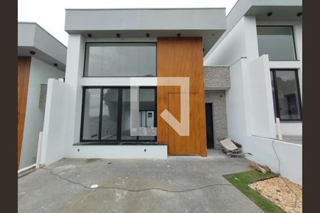 Casa à venda com 160m², 3 quartos e 2 vagas Casa à venda com 160m², 3 quartos e 2 vagasFachada