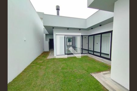 Casa à venda com 160m², 3 quartos e 2 vagas Casa à venda com 160m², 3 quartos e 2 vagasÁrea externa