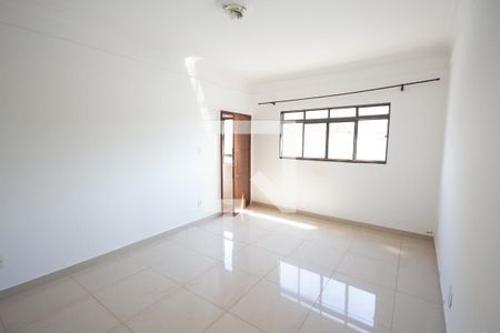 Casa para alugar com 100m², 3 quartos e 2 vagasSala