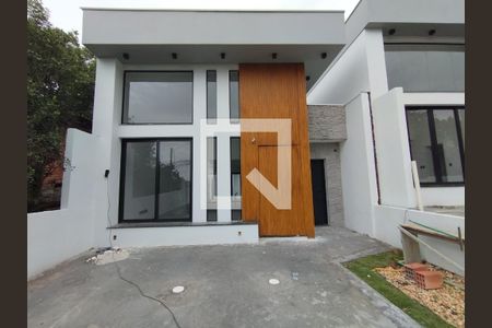 Casa à venda com 160m², 3 quartos e 2 vagas Casa à venda com 160m², 3 quartos e 2 vagasFachada