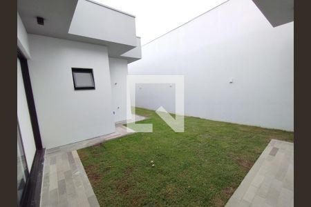 Casa à venda com 160m², 3 quartos e 2 vagas Casa à venda com 160m², 3 quartos e 2 vagasÁrea Externa