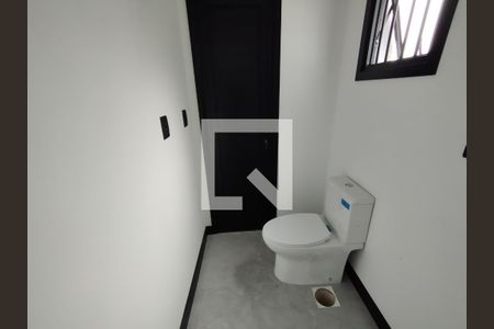 Casa à venda com 160m², 3 quartos e 2 vagas Casa à venda com 160m², 3 quartos e 2 vagasBanheiro