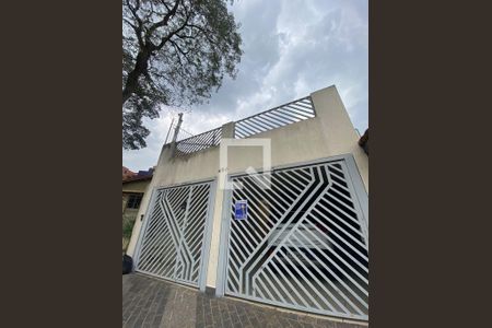 Casa à venda com 200m², 3 quartos e 2 vagas Casa à venda com 200m², 3 quartos e 2 vagasFachada