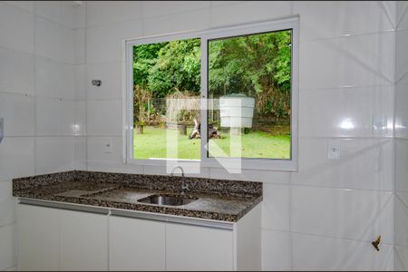 Sala / Cozinha de casa de condomínio para alugar com 2 quartos, 100m² em Canto da Lagoa, Florianópolis