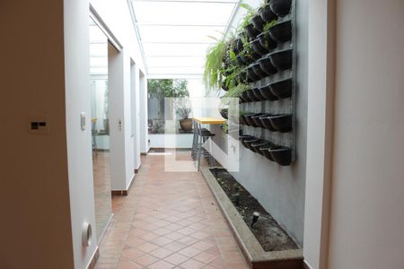 Corredor de casa para alugar com 4 quartos, 250m² em Jardim Paulista, São Paulo