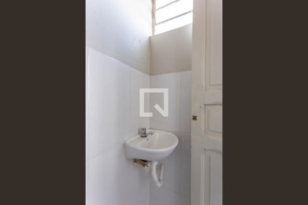 Banheiro de kitnet/studio para alugar com 1 quarto, 37m² em Lagoinha, Belo Horizonte