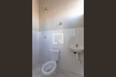 Banheiro de kitnet/studio para alugar com 1 quarto, 37m² em Lagoinha, Belo Horizonte