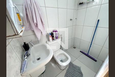 Banheiro da Suíte de casa à venda com 2 quartos, 70m² em Industrial, Contagem