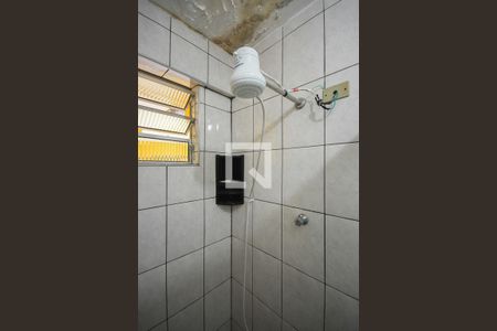 Chuveiro do Banheiro da Suíte  de casa para alugar com 1 quarto, 80m² em Jardim Paris, São Paulo
