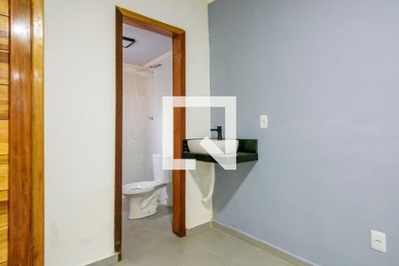 Banheiro de casa de condomínio para alugar com 1 quarto, 27m² em Aberta dos Morros, Porto Alegre