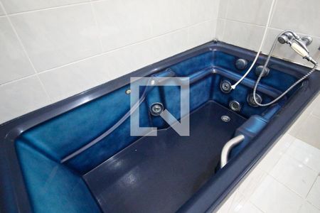 Casa à venda com 185m², 3 quartos e 1 vaga Casa à venda com 185m², 3 quartos e 1 vagaBanheiro / Suíte