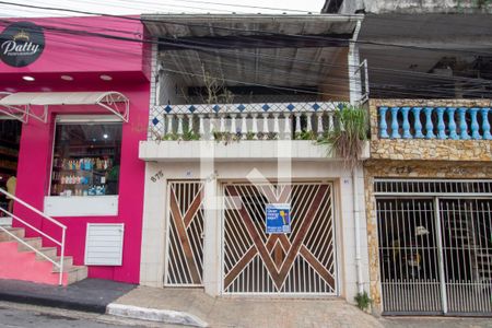 Casa à venda com 185m², 3 quartos e 1 vaga Casa à venda com 185m², 3 quartos e 1 vagaFachada