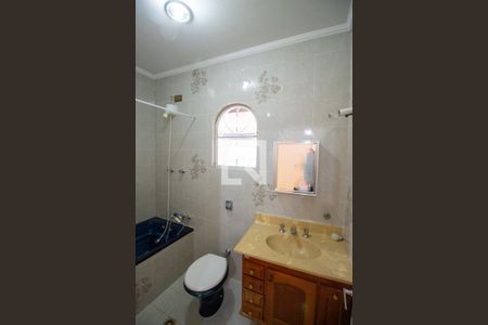 Casa à venda com 185m², 3 quartos e 1 vaga Casa à venda com 185m², 3 quartos e 1 vagaBanheiro / Suíte