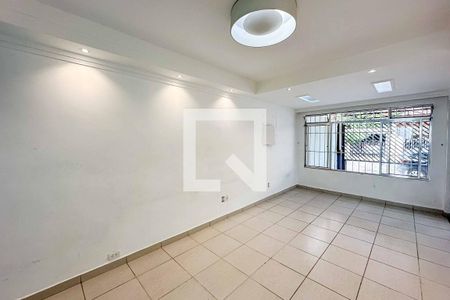 Sala de casa para alugar com 3 quartos, 120m² em Conjunto Residencial Santa Terezinha, São Paulo