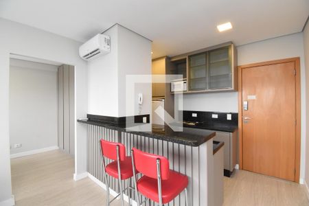 Sala/Cozinha de apartamento para alugar com 1 quarto, 35m² em Centro, Curitiba