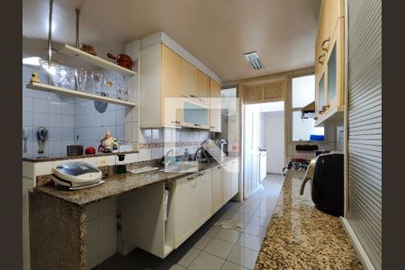 Apartamento à venda com 138m², 3 quartos e 2 vagasCozinha