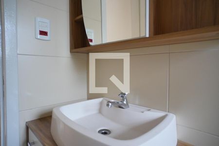 Banheiro de apartamento para alugar com 1 quarto, 48m² em Jardim São Pedro, Porto Alegre