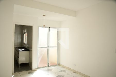 Sala de casa de condomínio para alugar com 2 quartos, 66m² em Jardim Petropolis, Cotia
