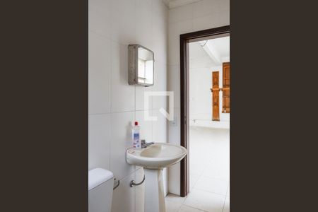 Casa à venda com 290m², 4 quartos e 4 vagasBanheiro de serviço