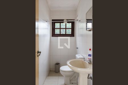 Casa à venda com 290m², 4 quartos e 4 vagasBanheiro de serviço