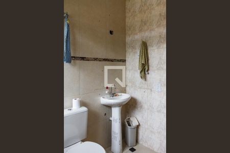 Casa à venda com 290m², 4 quartos e 4 vagasBanheiro Social