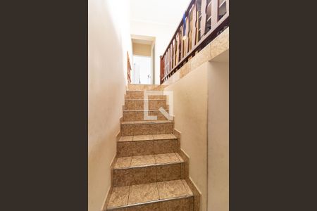 Casa à venda com 139m², 3 quartos e 2 vagasEscada