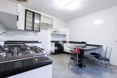 Casa à venda com 232m², 2 quartos e 3 vagasCozinha