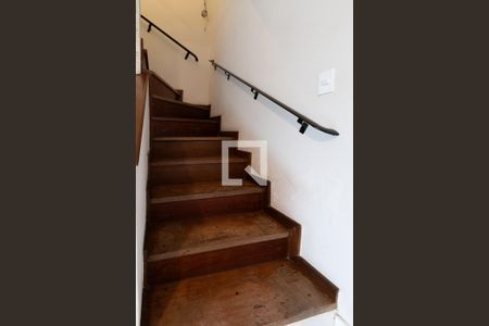 Escada de casa à venda com 2 quartos, 232m² em Vila Graciosa, São Paulo