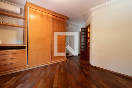 Casa à venda com 232m², 2 quartos e 3 vagas Suíte 1