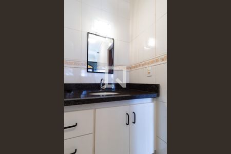 Casa à venda com 232m², 2 quartos e 3 vagasBanheiro Suite 2