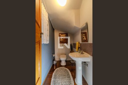 Casa à venda com 435m², 3 quartos e 3 vagas Casa à venda com 435m², 3 quartos e 3 vagasLavabo