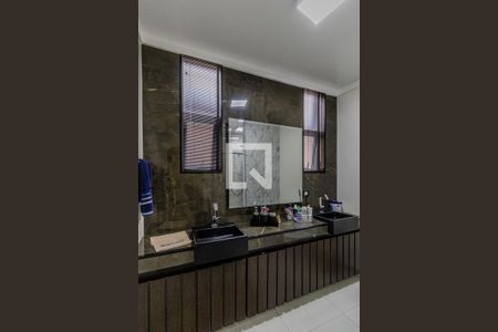 Casa à venda com 435m², 3 quartos e 3 vagas Casa à venda com 435m², 3 quartos e 3 vagasBanheiro da Suíte 1