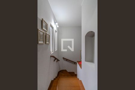 Casa à venda com 435m², 3 quartos e 3 vagas Casa à venda com 435m², 3 quartos e 3 vagasEscada