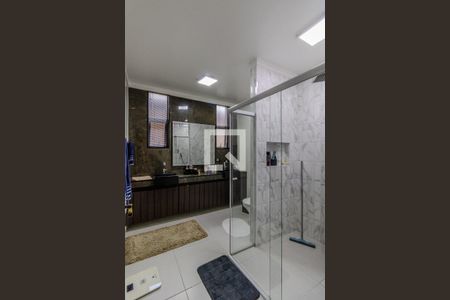 Casa à venda com 435m², 3 quartos e 3 vagas Casa à venda com 435m², 3 quartos e 3 vagasBanheiro da Suíte 1