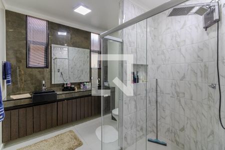 Casa à venda com 435m², 3 quartos e 3 vagas Casa à venda com 435m², 3 quartos e 3 vagasBanheiro da Suíte 1