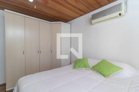 Casa à venda com 284m², 5 quartos e 2 vagas Casa à venda com 284m², 5 quartos e 2 vagasQuarto 4 - Suíte