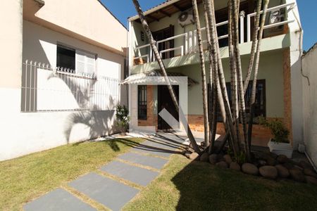 Casa à venda com 284m², 5 quartos e 2 vagas Casa à venda com 284m², 5 quartos e 2 vagasFachada