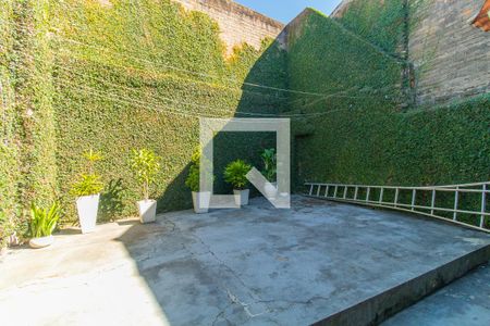 Casa à venda com 284m², 5 quartos e 2 vagas Casa à venda com 284m², 5 quartos e 2 vagasQuintal