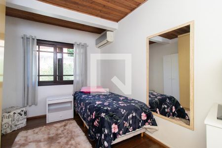 Casa à venda com 284m², 5 quartos e 2 vagas Casa à venda com 284m², 5 quartos e 2 vagasQuarto 1