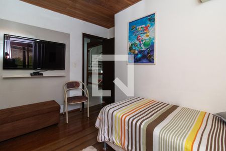 Casa à venda com 284m², 5 quartos e 2 vagas Casa à venda com 284m², 5 quartos e 2 vagasQuarto 2