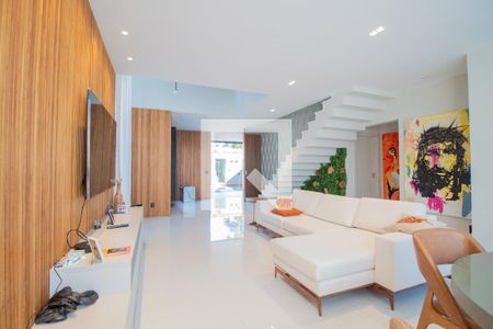 Sala  de casa de condomínio à venda com 4 quartos, 400m² em Recreio dos Bandeirantes, Rio de Janeiro