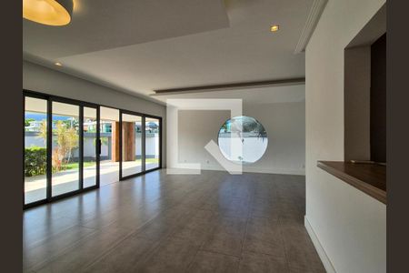 Casa de condomínio à venda com 350m², 4 quartos e 3 vagasSala