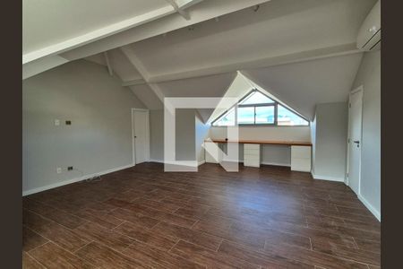 Casa de condomínio à venda com 350m², 4 quartos e 3 vagasEscritório