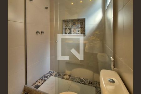 Casa de condomínio à venda com 350m², 4 quartos e 3 vagasBanheiro 2