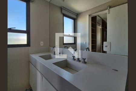 Casa de condomínio à venda com 350m², 4 quartos e 3 vagasBanheiro