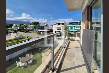 Casa de condomínio à venda com 350m², 4 quartos e 3 vagasVaranda