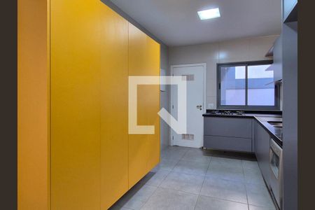 Casa de condomínio à venda com 350m², 4 quartos e 3 vagasCozinha