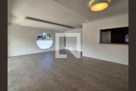 Casa de condomínio à venda com 350m², 4 quartos e 3 vagasSala